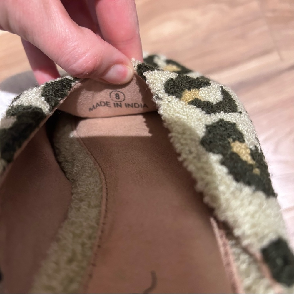 Printfresh Leopard Spot Tufted Slippers Size 8 - image 3